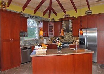 Reef Madness Villa Coral Bay Exterior photo